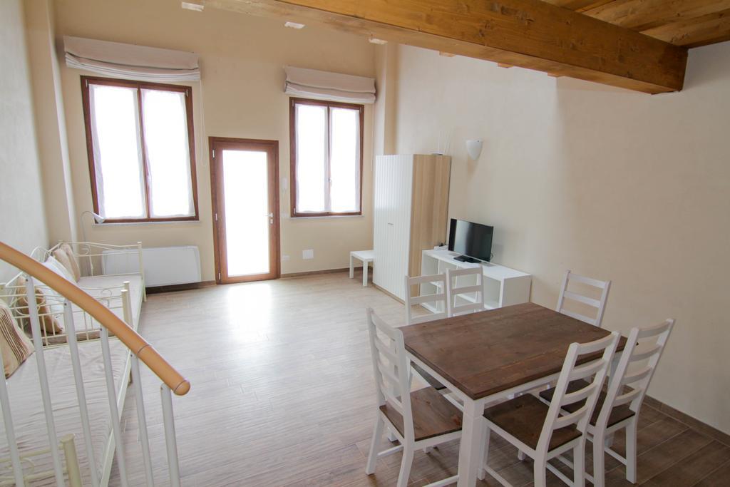 Agriturismo Cascina Della Fontana لودي الغرفة الصورة